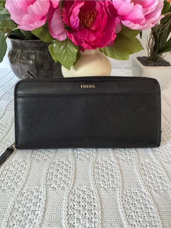 Fossil Handbags - Fossil EUC pebbled leather zip around long wallet